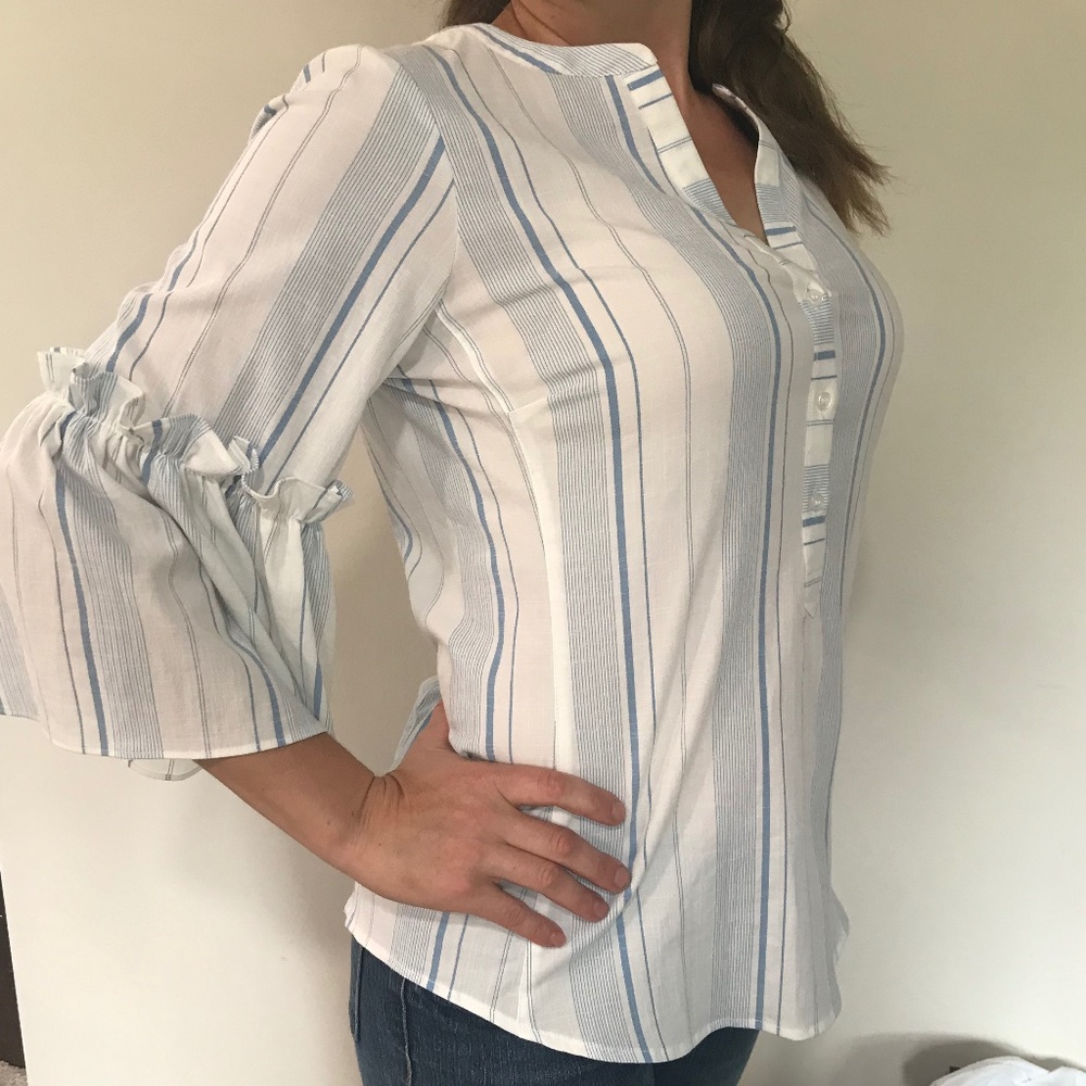 ☀️ 3 For $15 Blue and White Striped Women's Top